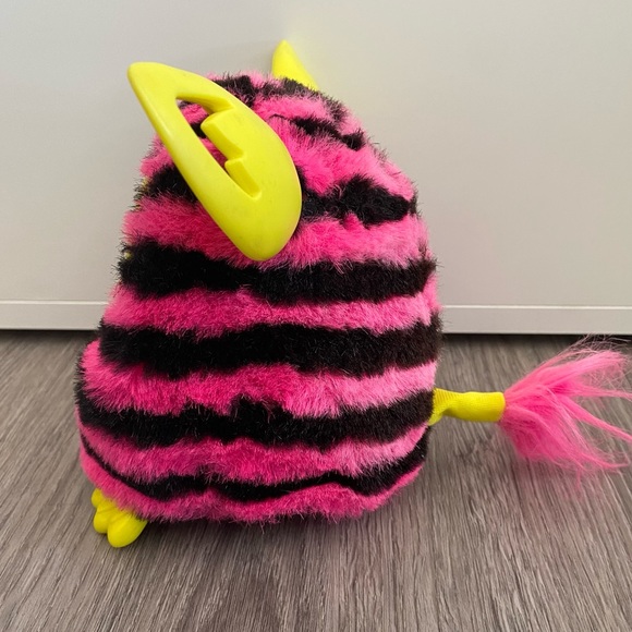 Hasbro FURBY Boom Interactive Toy Pink Black Stripes Yellow - Picture 4 of 11